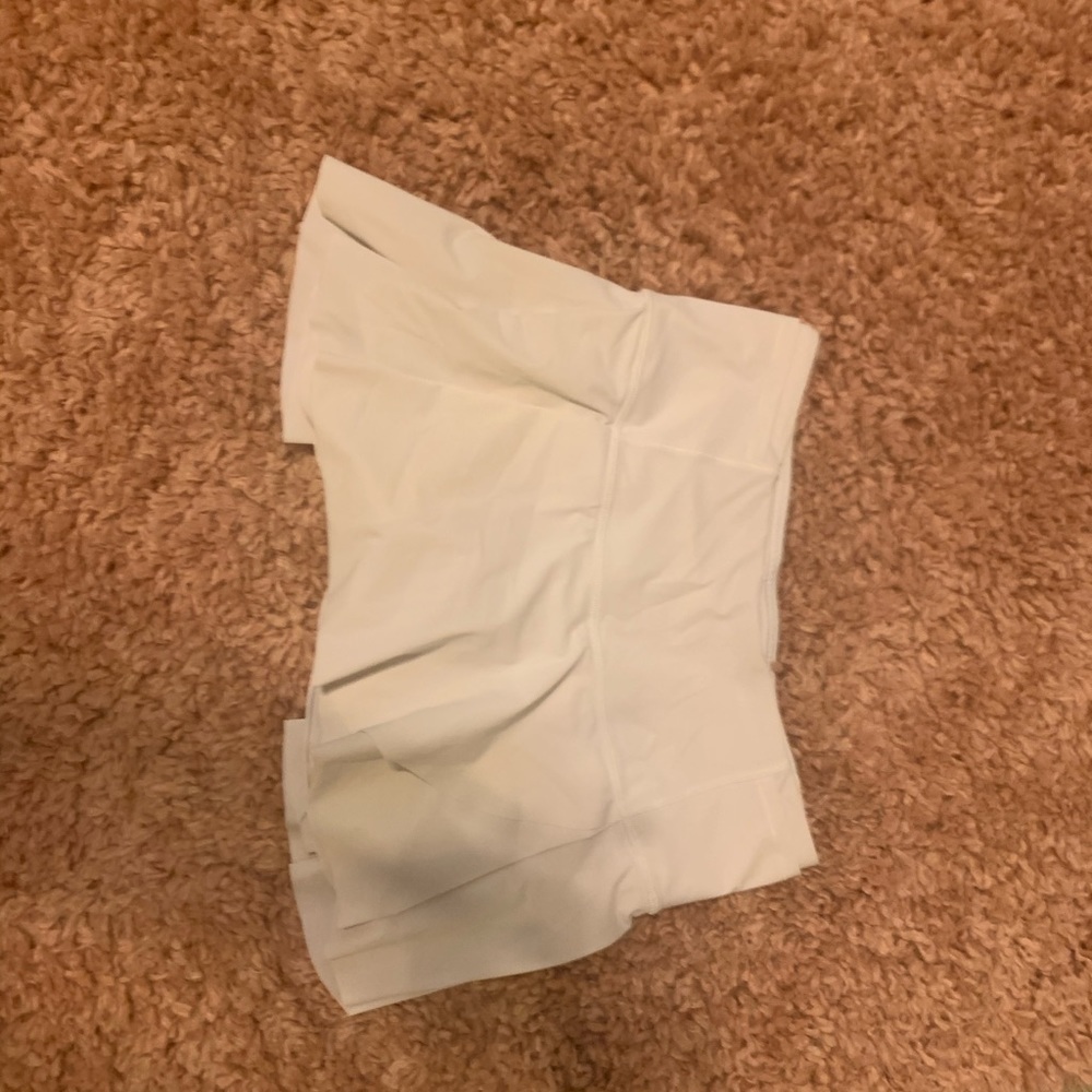 LULULEMON!! white size 4 tennis skirt 😍😍